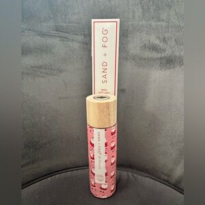 Sand & Fog Christmas Reed Diffuser
Vanilla Snowflake Scent